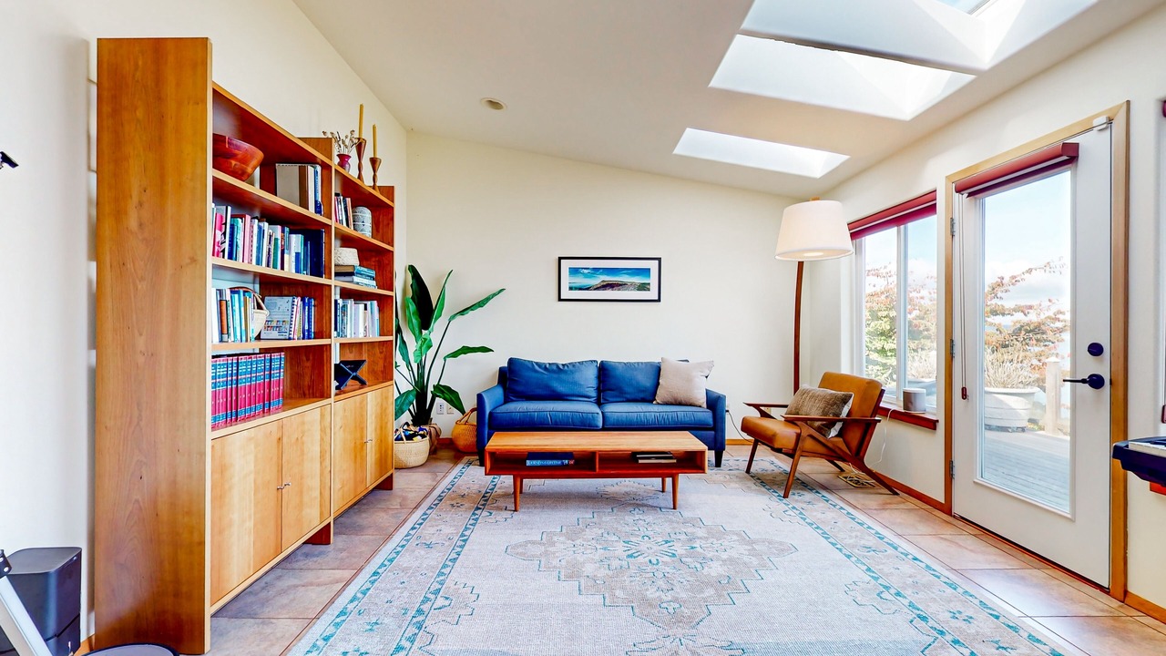 Photo of Livingroom in Langley