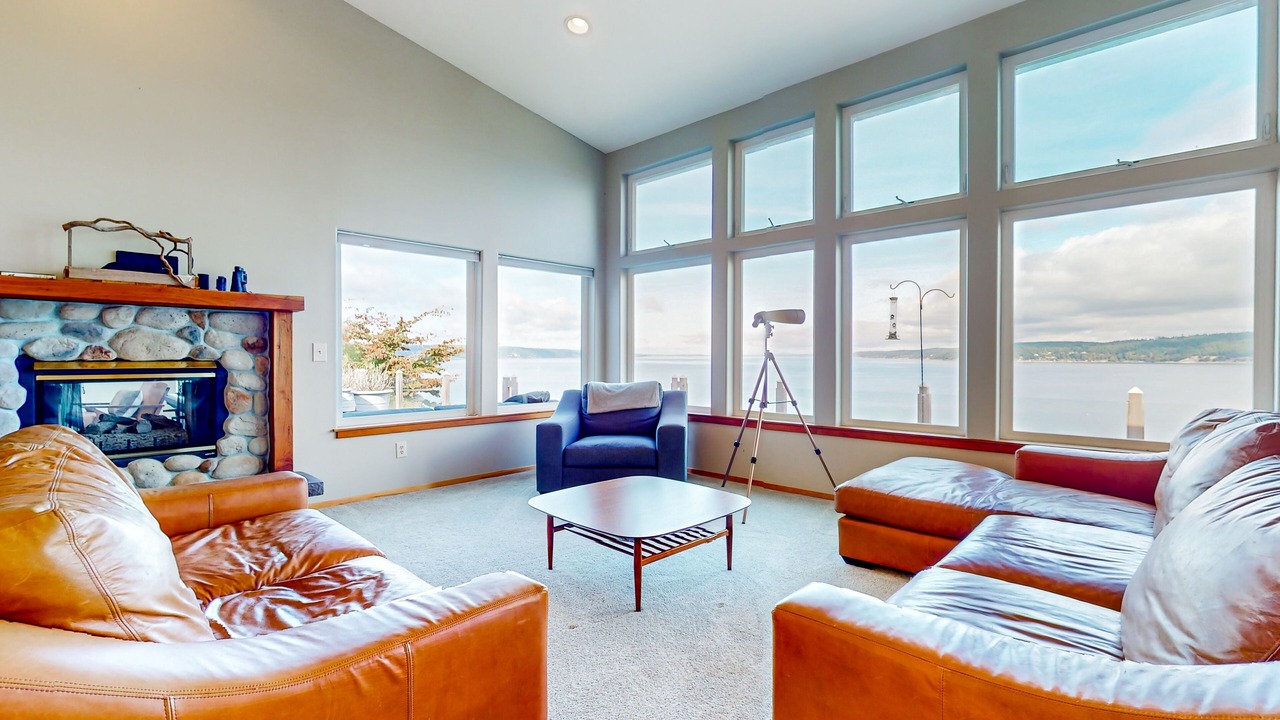 Photo of Livingroom in Langley