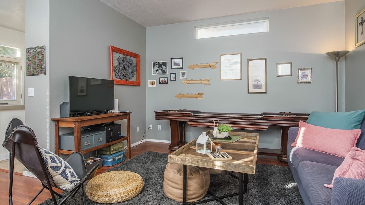 Photo of Livingroom in North Bethany