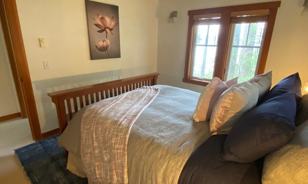Photo of Bedroom in Eastsound