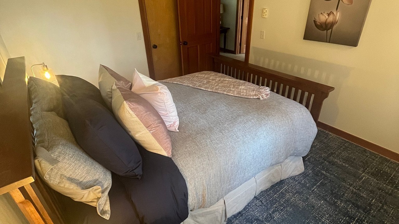 Photo of Bedroom in Eastsound