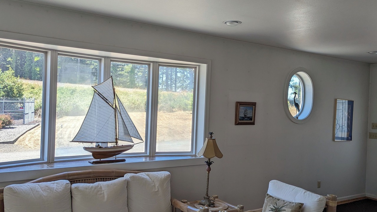 Photo of Livingroom in Winchester Bay