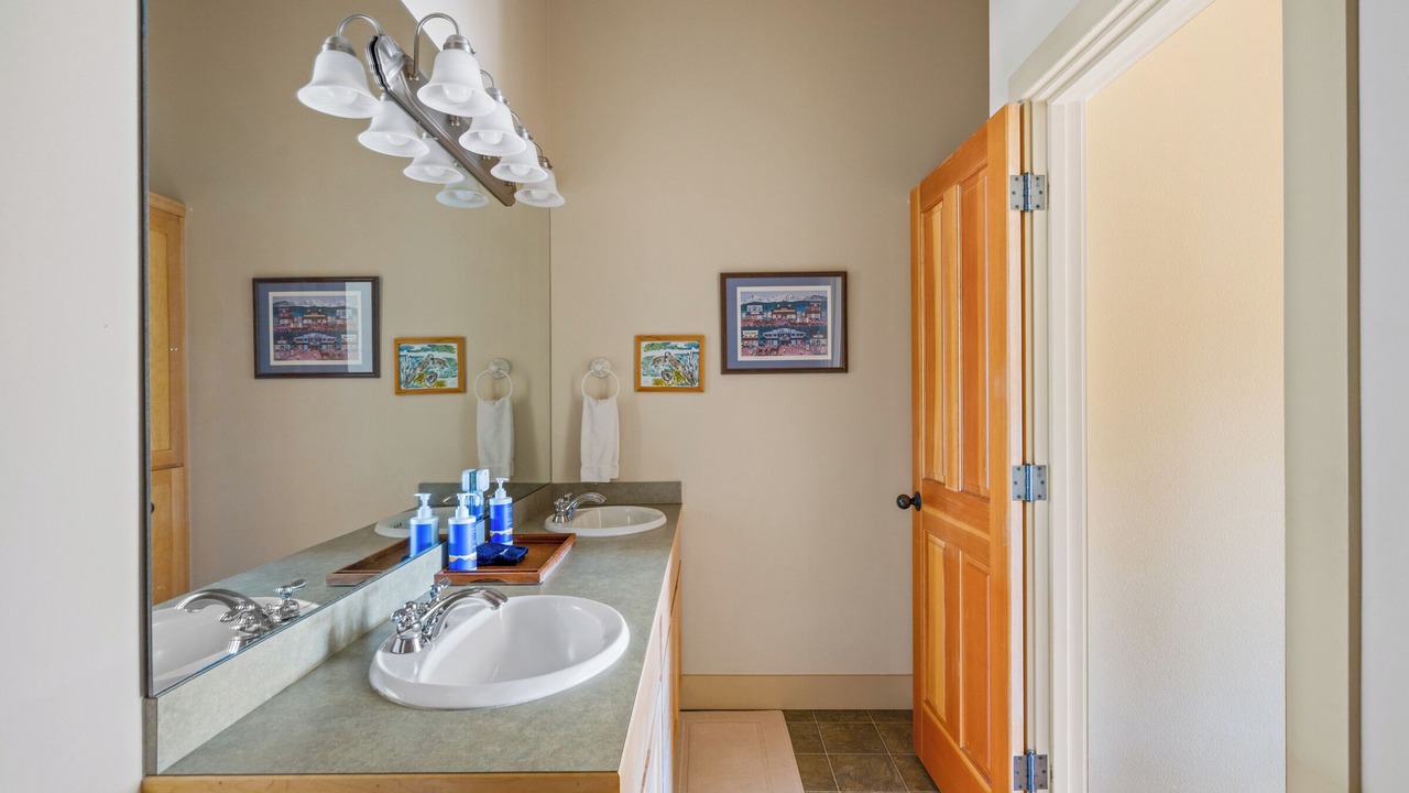 Photo of Bathroom in Sisters