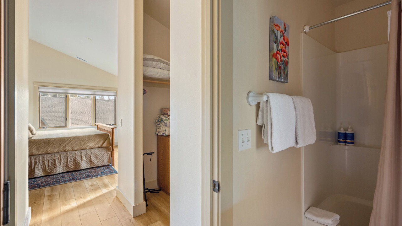 Photo of Bathroom in Sisters