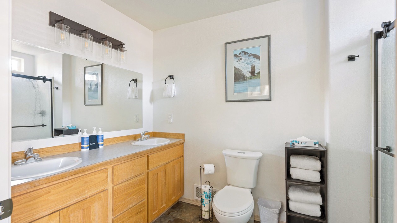 Photo of Bathroom in Sisters