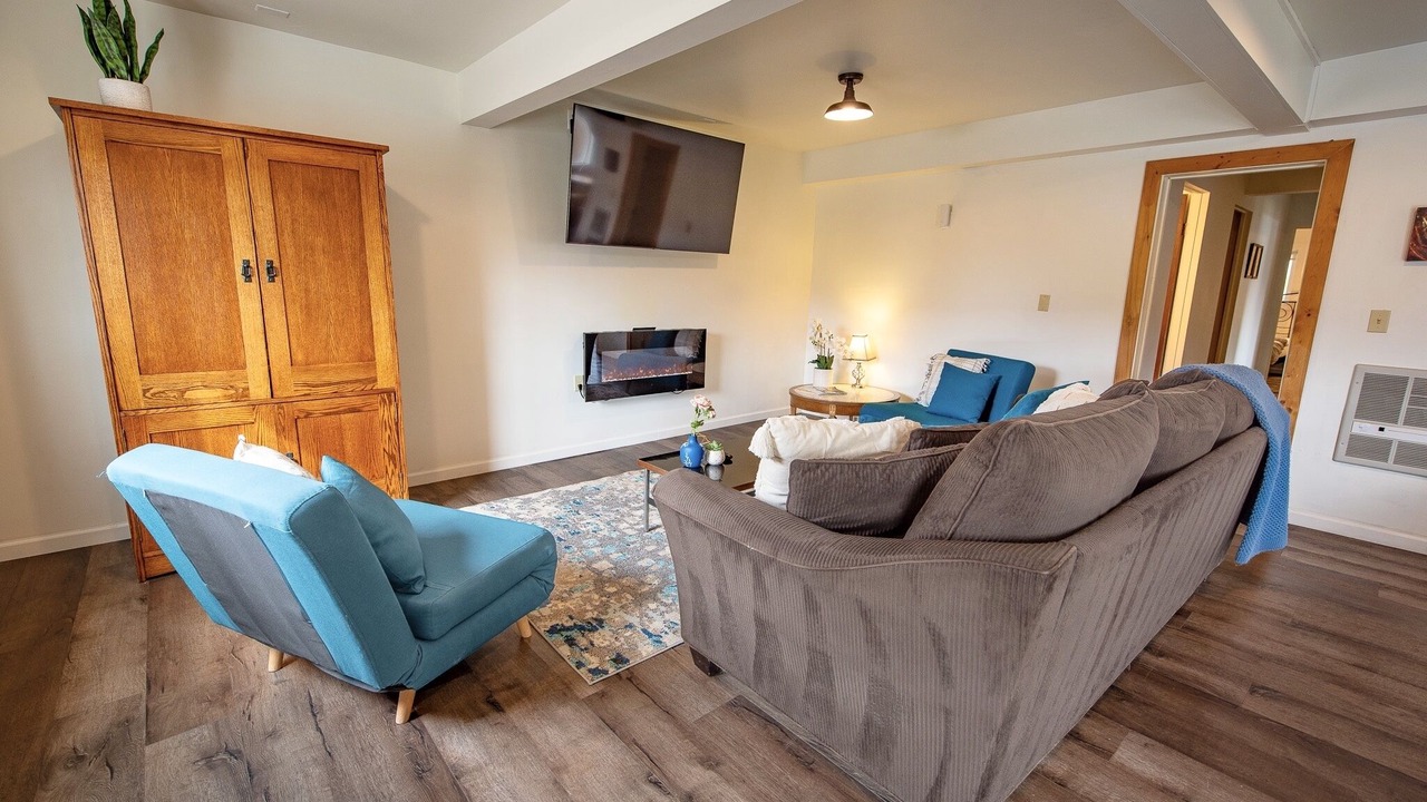 Photo of Livingroom in Manson