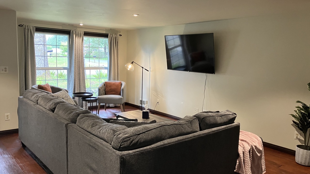 Photo of Livingroom in Forks