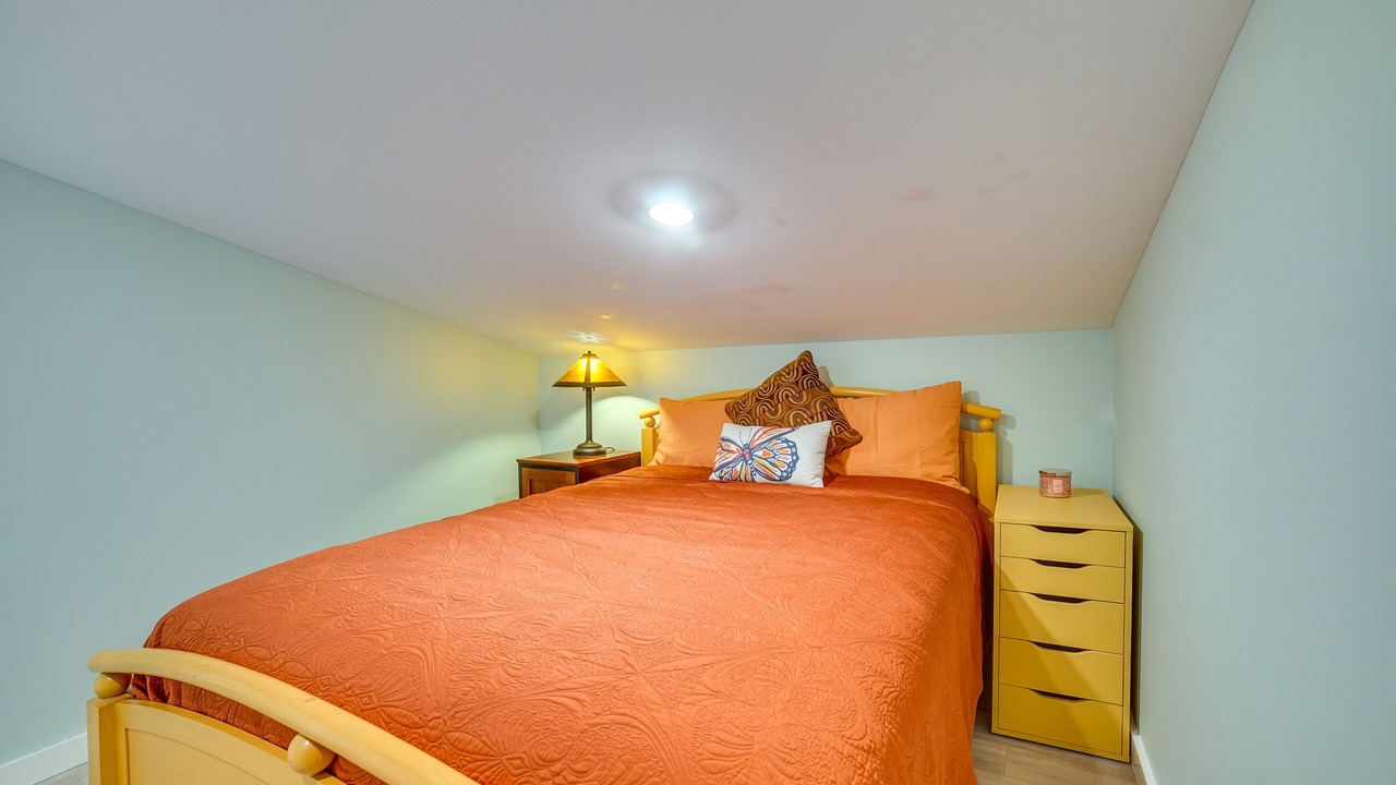 Photo of Bedroom in East Lake Hills