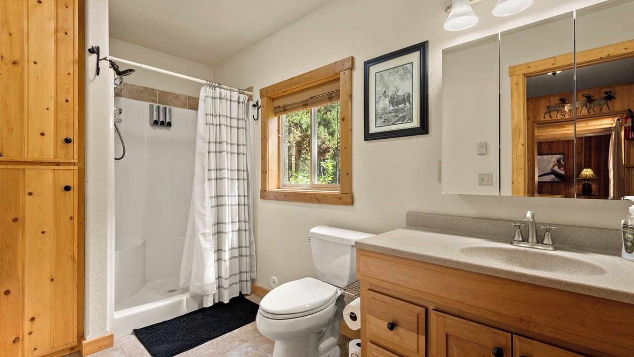 Photo of Bathroom in Island Park