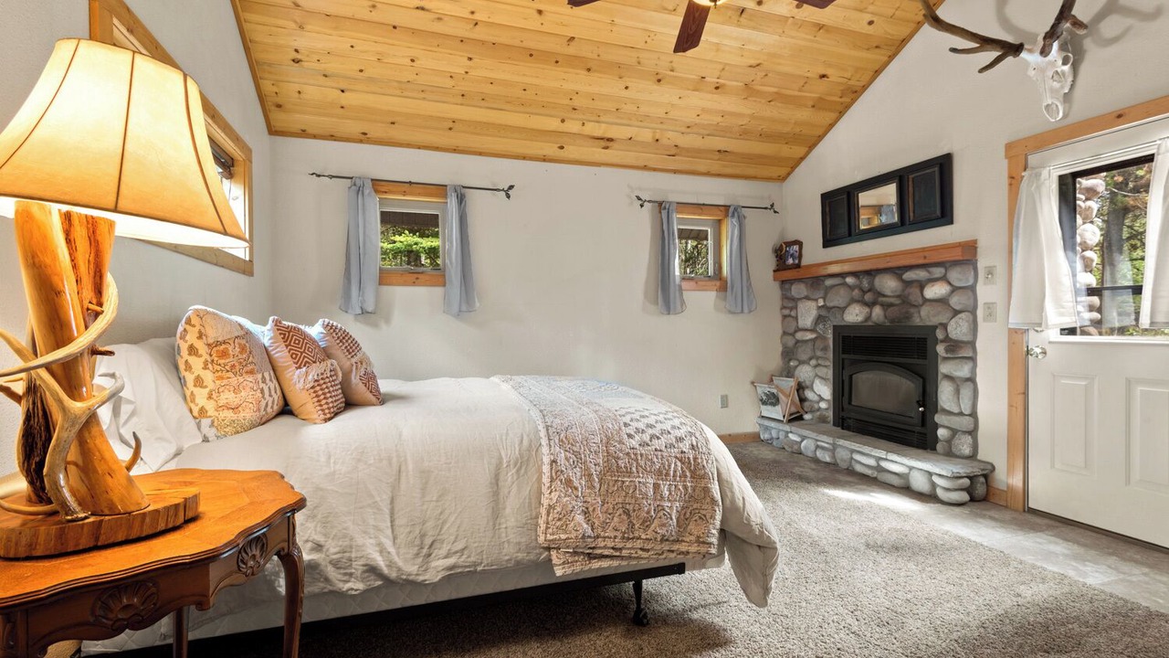 Photo of Livingroom in Island Park