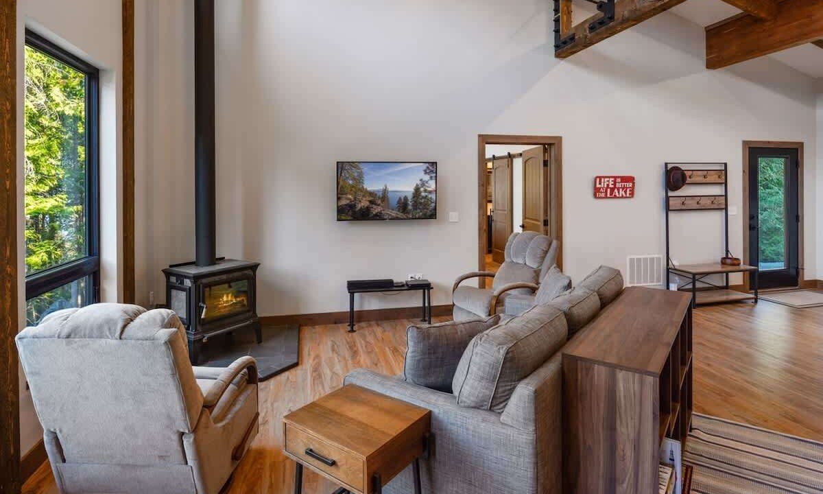 Photo of Livingroom in Sandpoint