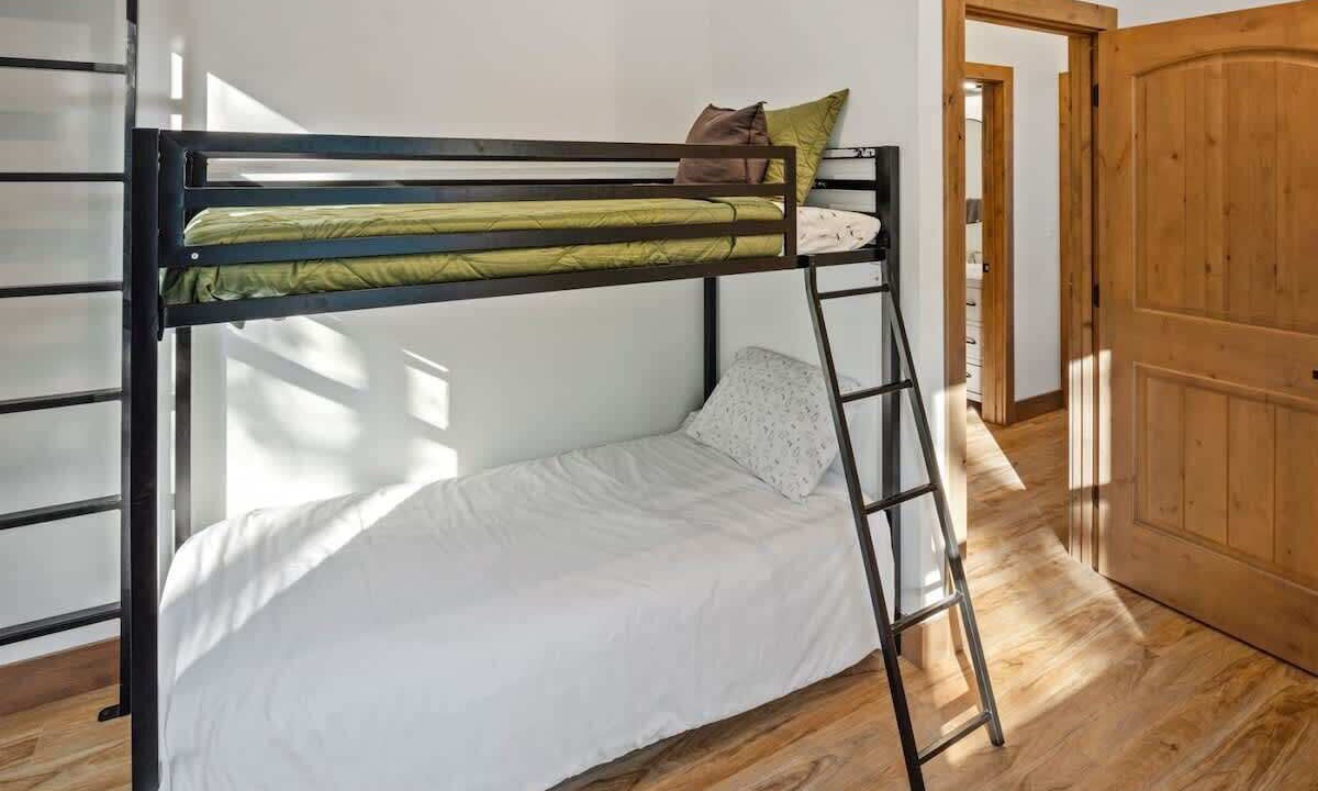 Photo of Bedroom in Sandpoint