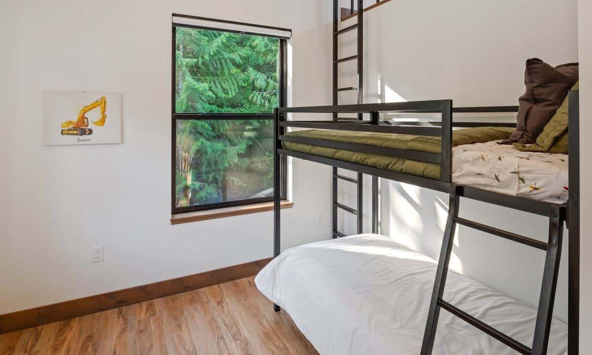 Photo of Bedroom in Sandpoint