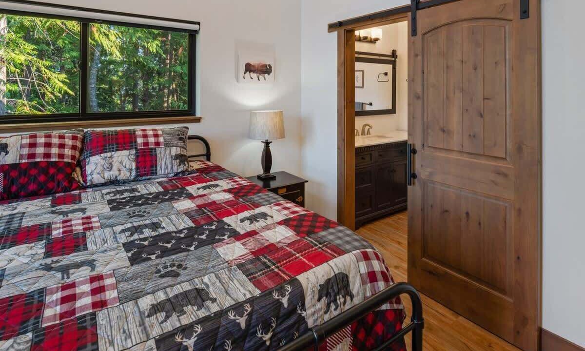 Photo of Bedroom in Sandpoint