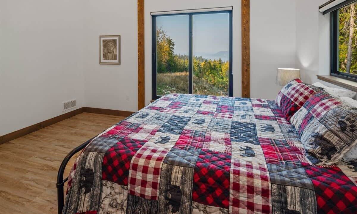 Photo of Bedroom in Sandpoint
