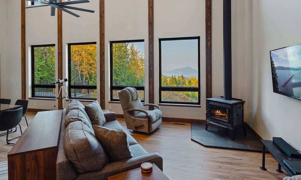 Photo of Livingroom in Sandpoint