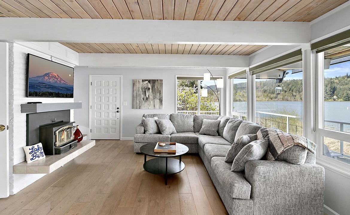Photo of Livingroom in West Hills