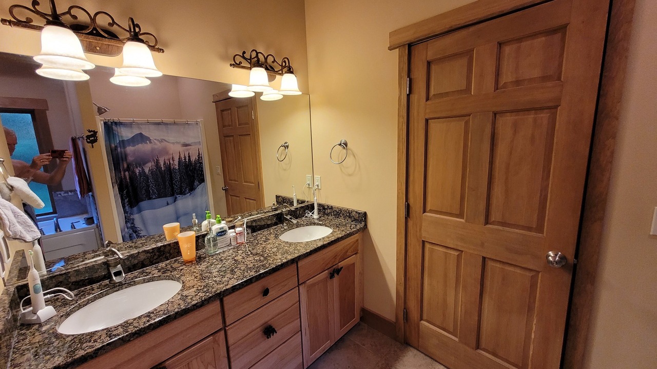 Photo of Bathroom in Glacier