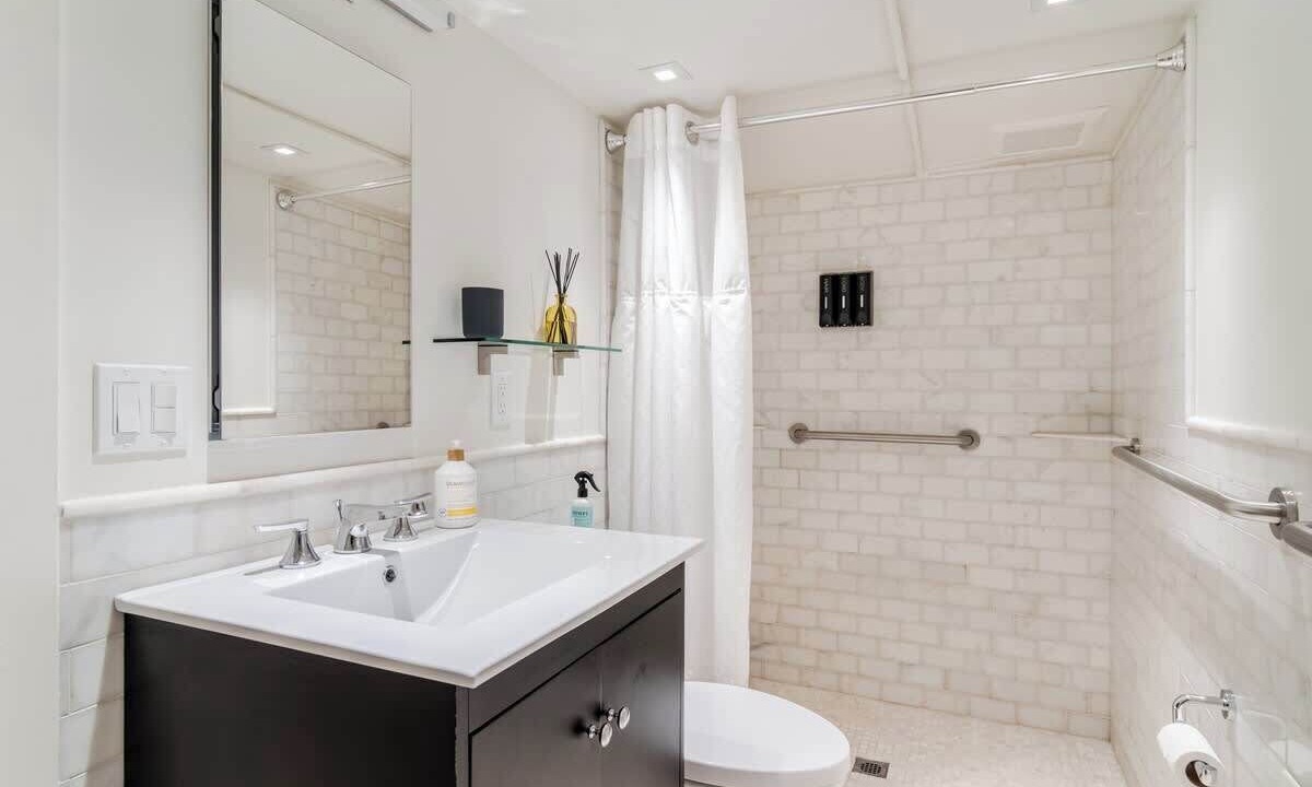 Photo of Bathroom in West Woodland