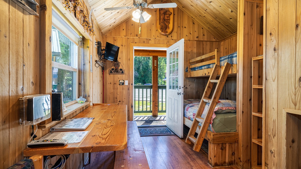 Photo of Bedroom in Northport