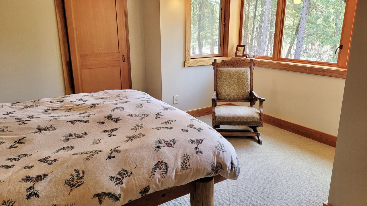 Photo of Bedroom in Mazama