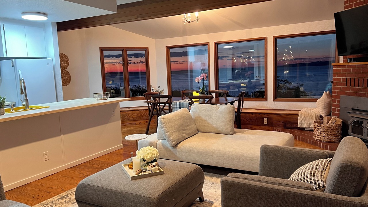 Photo of Livingroom in Hansville