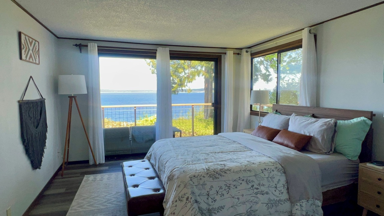 Photo of Bedroom in Hansville