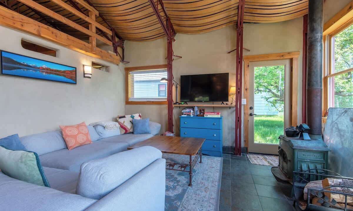 Photo of Livingroom in Victor