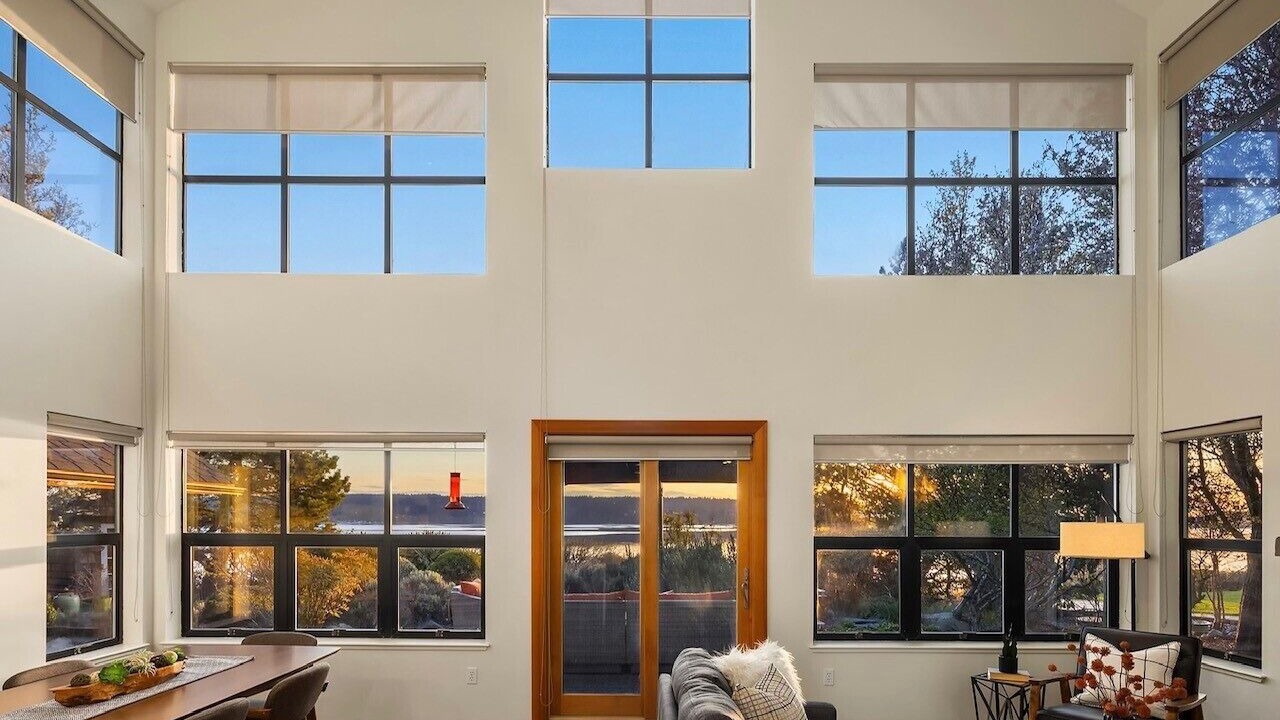 Photo of Livingroom in Langley