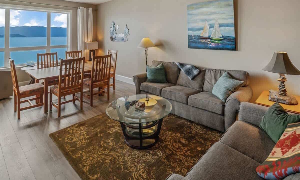 Photo of Livingroom in Sandpoint