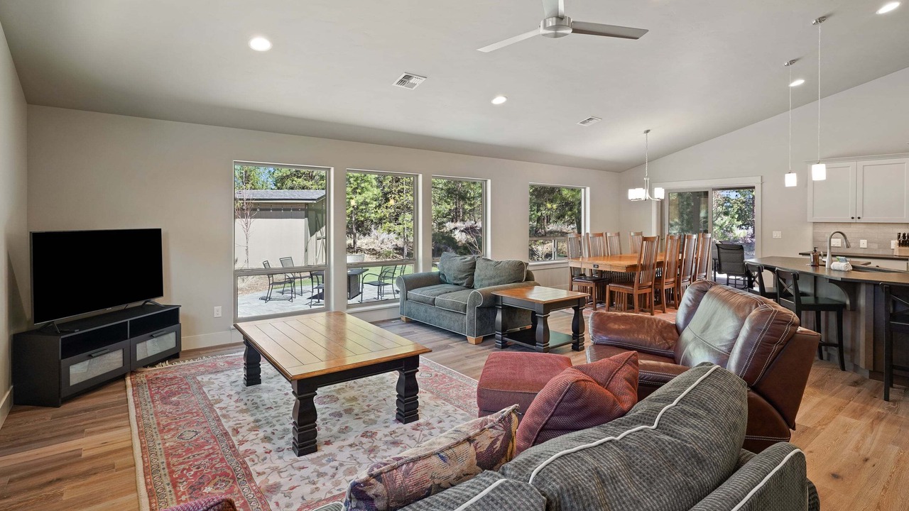 Photo of Livingroom in Deschutes River Woods