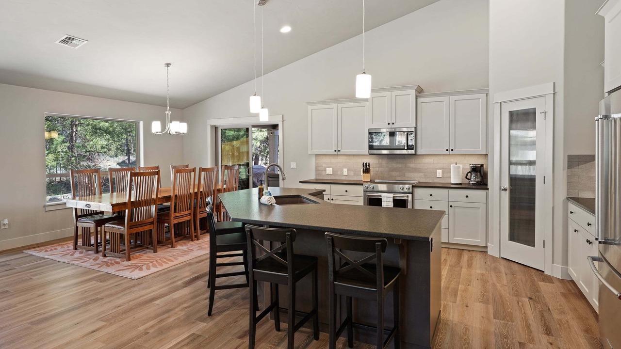 Photo of Kitchen in Deschutes River Woods