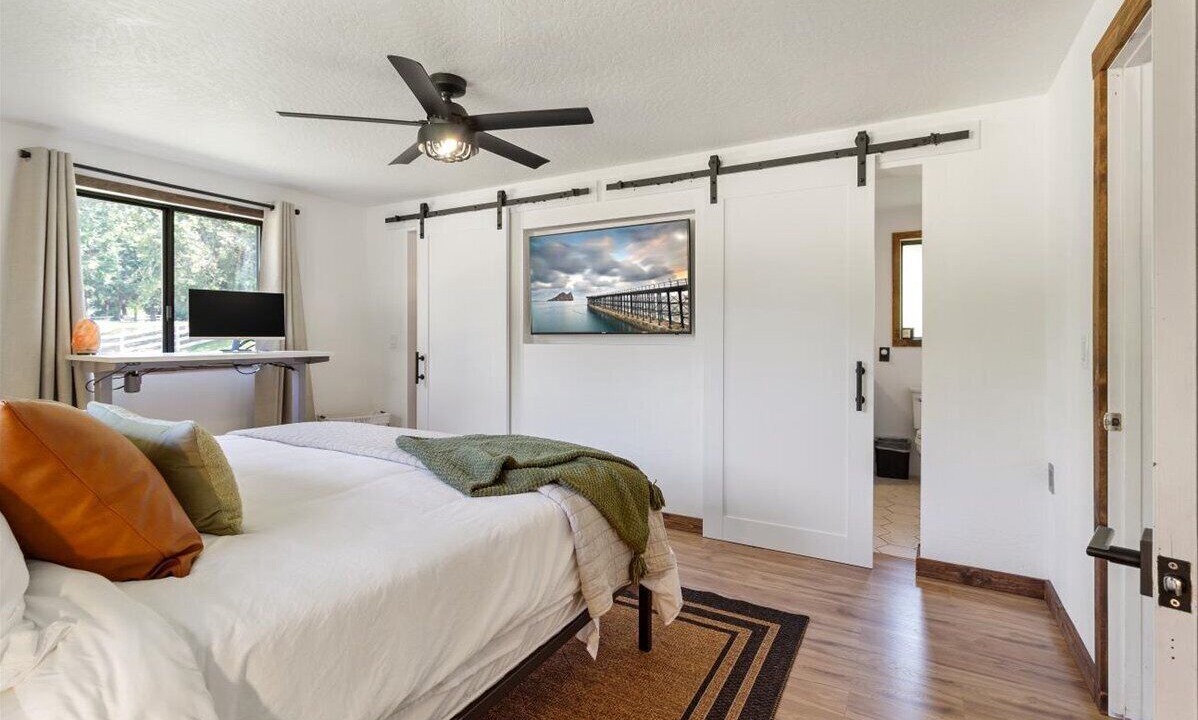 Photo of Bedroom in Shady Cove