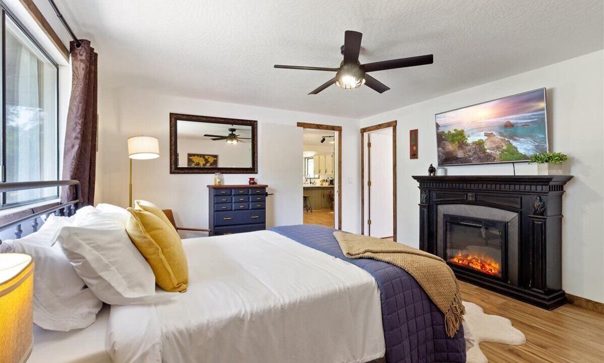 Photo of Bedroom in Shady Cove