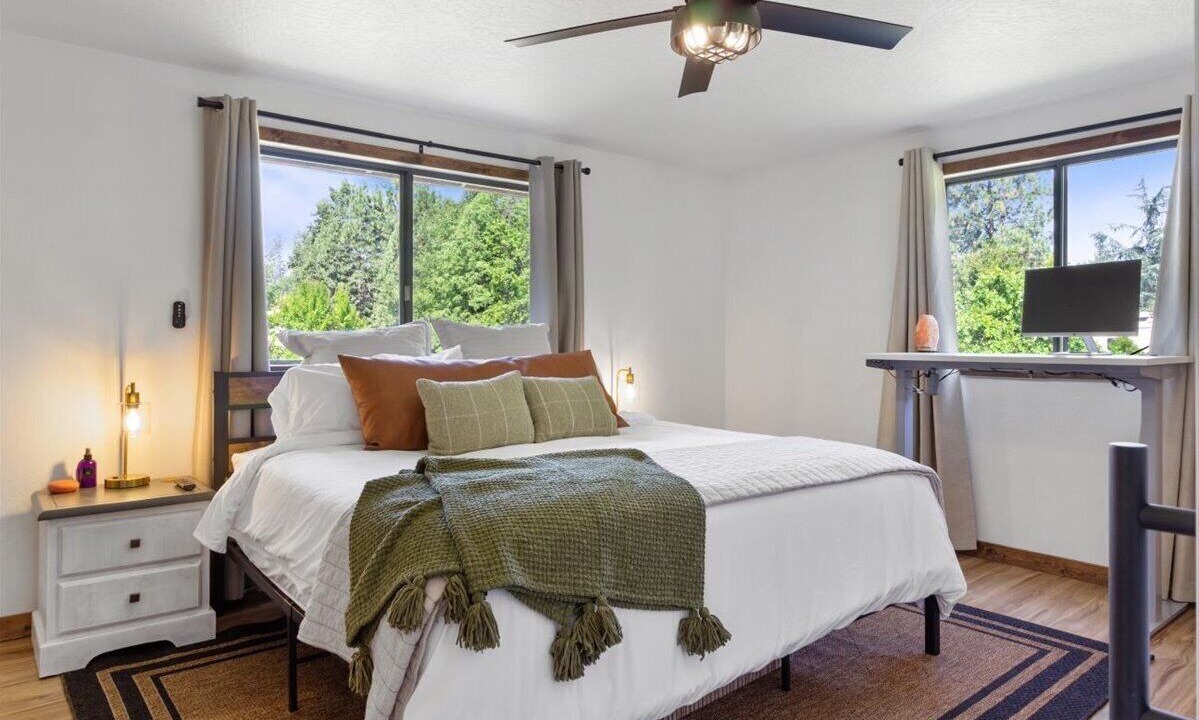 Photo of Bedroom in Shady Cove