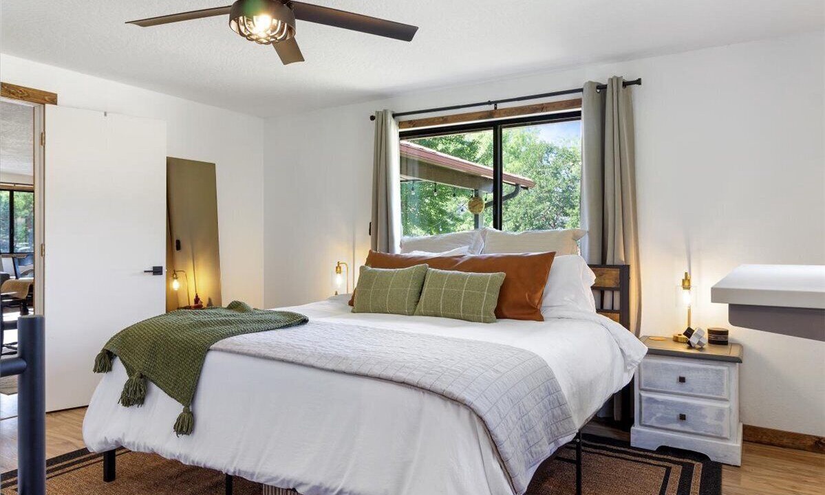 Photo of Bedroom in Shady Cove