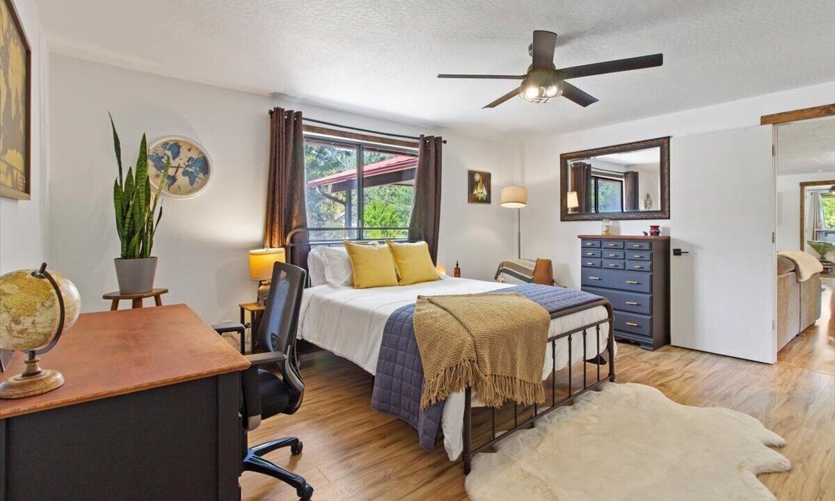 Photo of Bedroom in Shady Cove