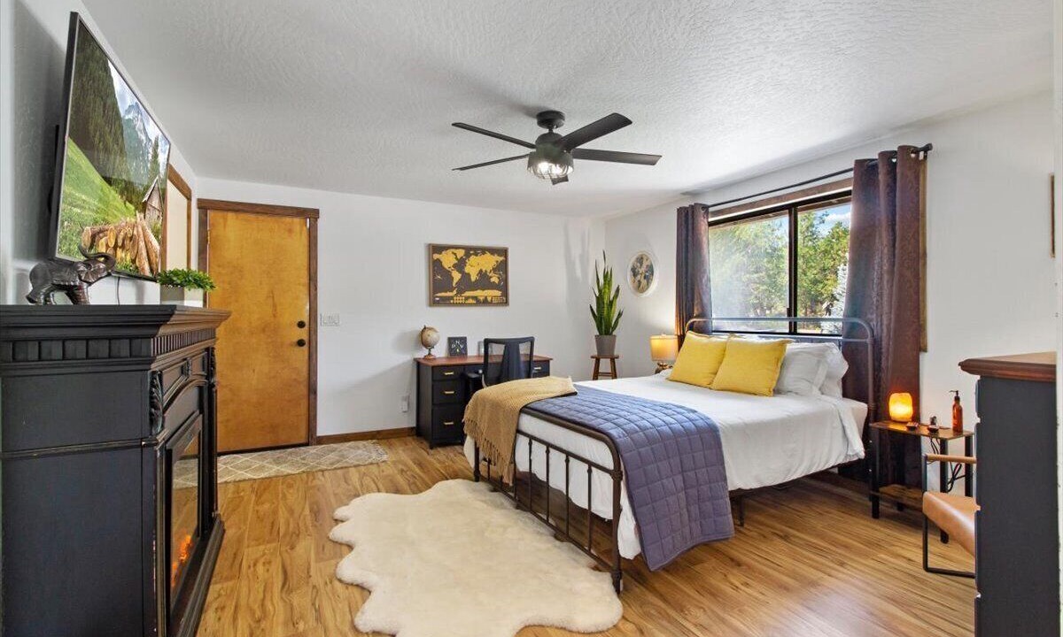 Photo of Bedroom in Shady Cove