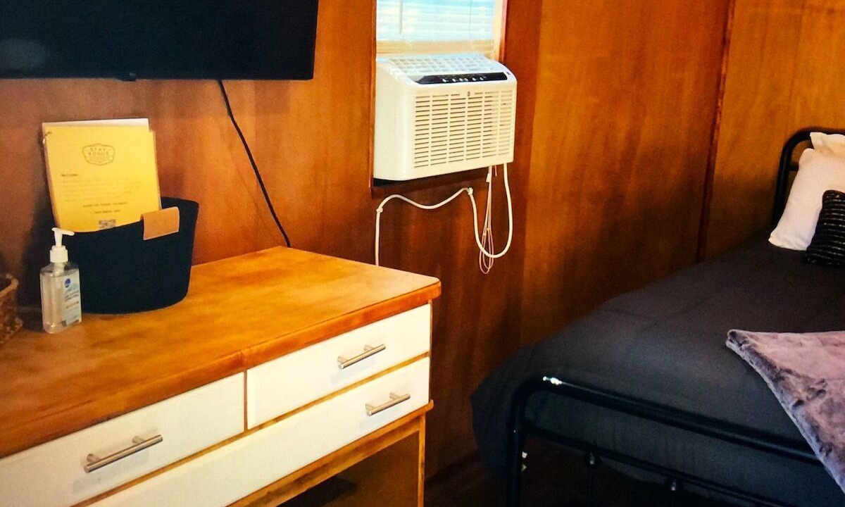 Photo of Bedroom in Cave Junction