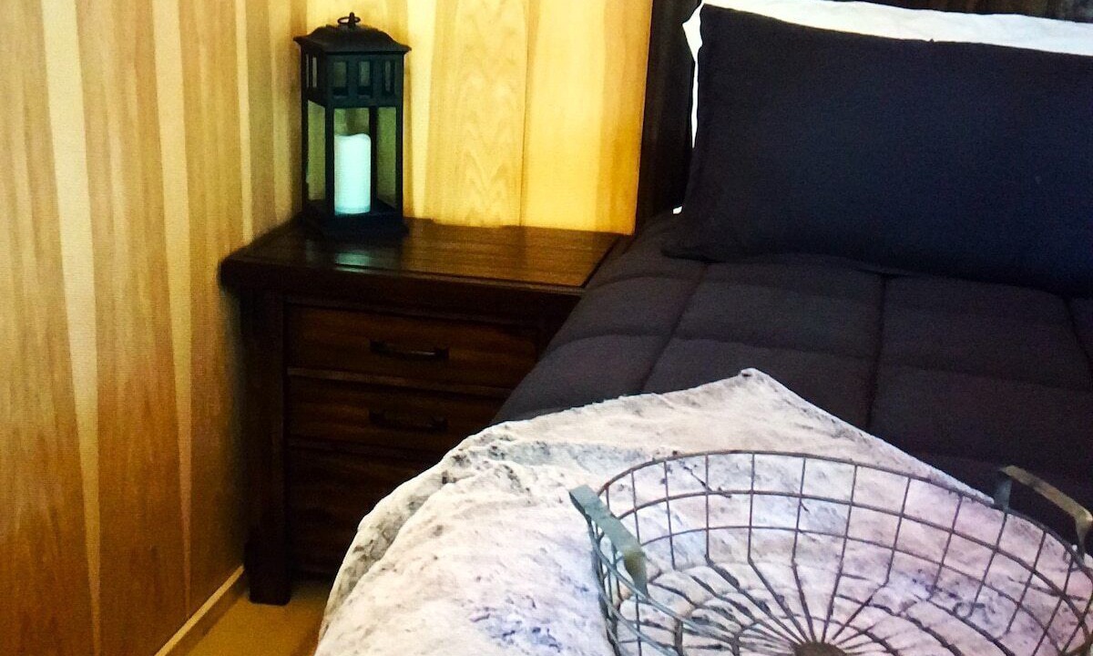 Photo of Bedroom in Cave Junction