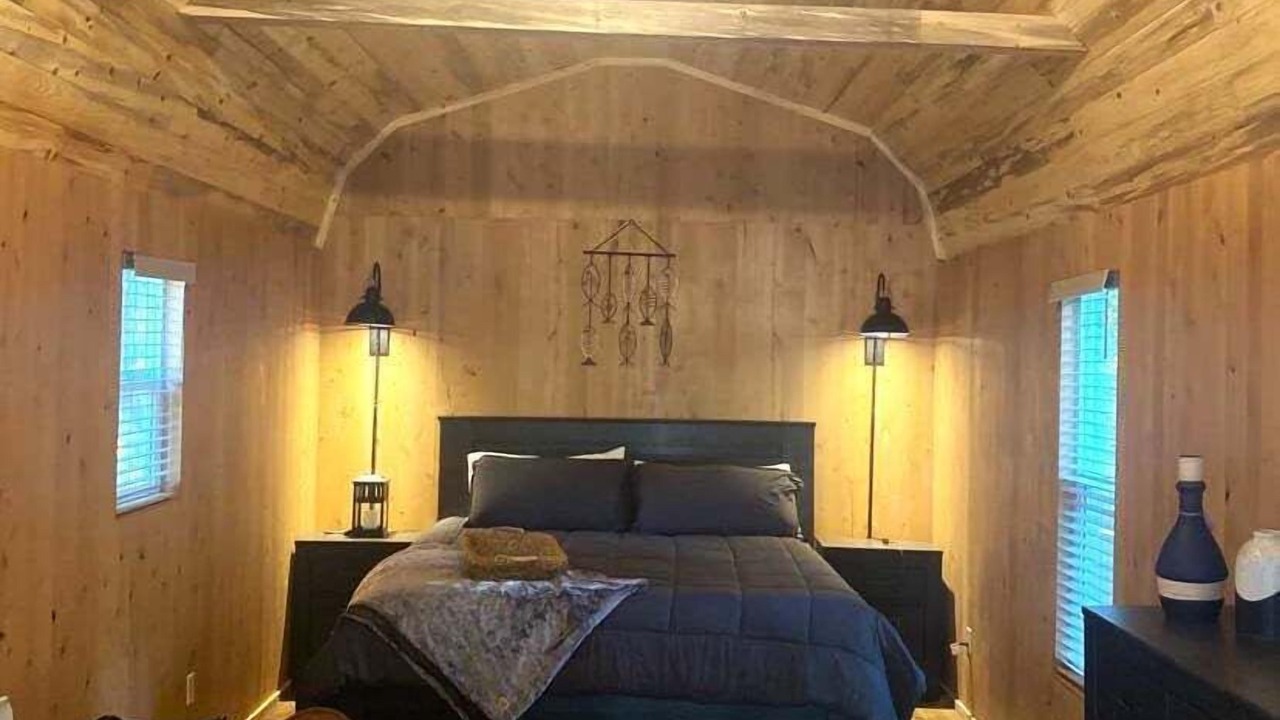 Photo of Bedroom in Cave Junction