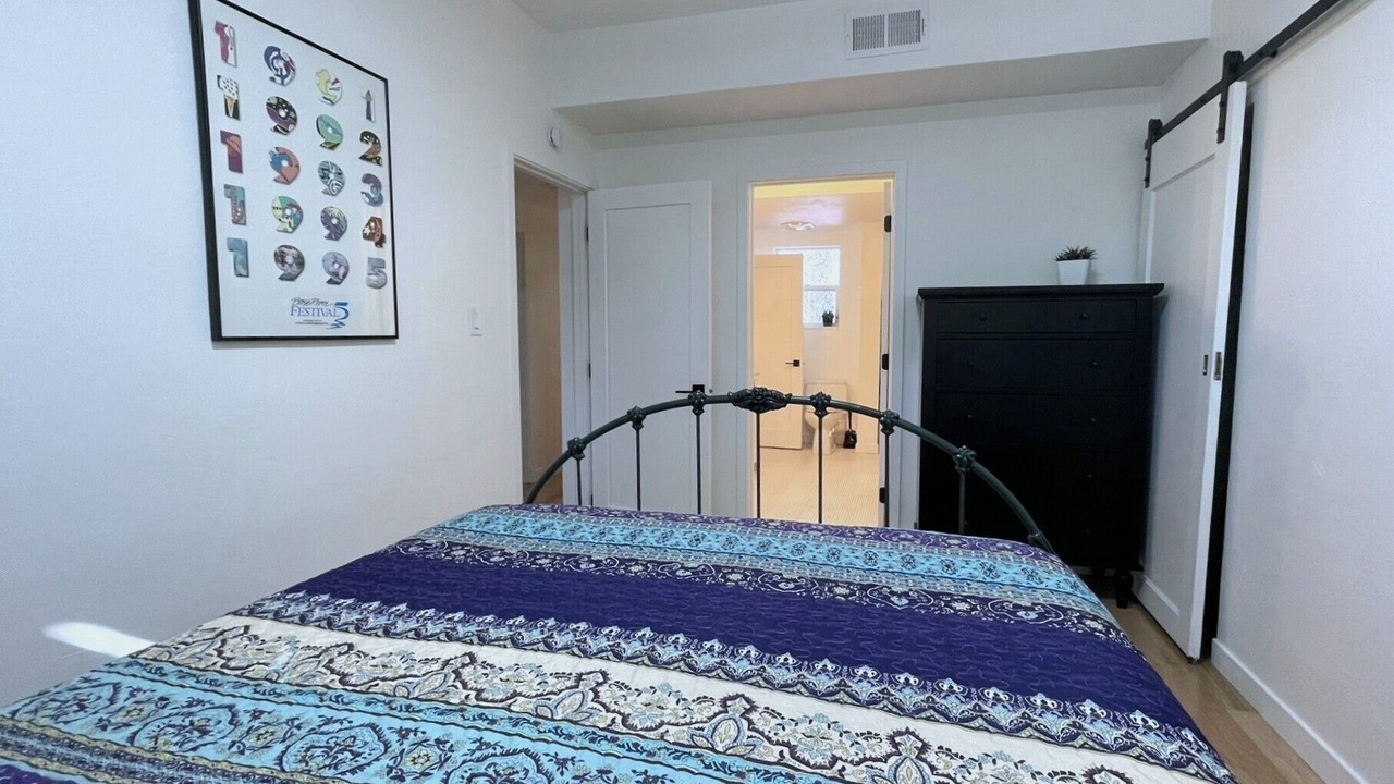 Photo of Bedroom in Depot Bench