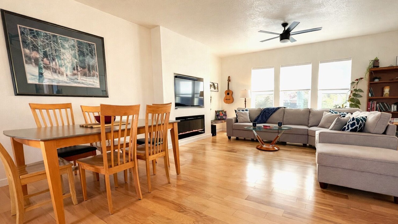Photo of Livingroom in Depot Bench