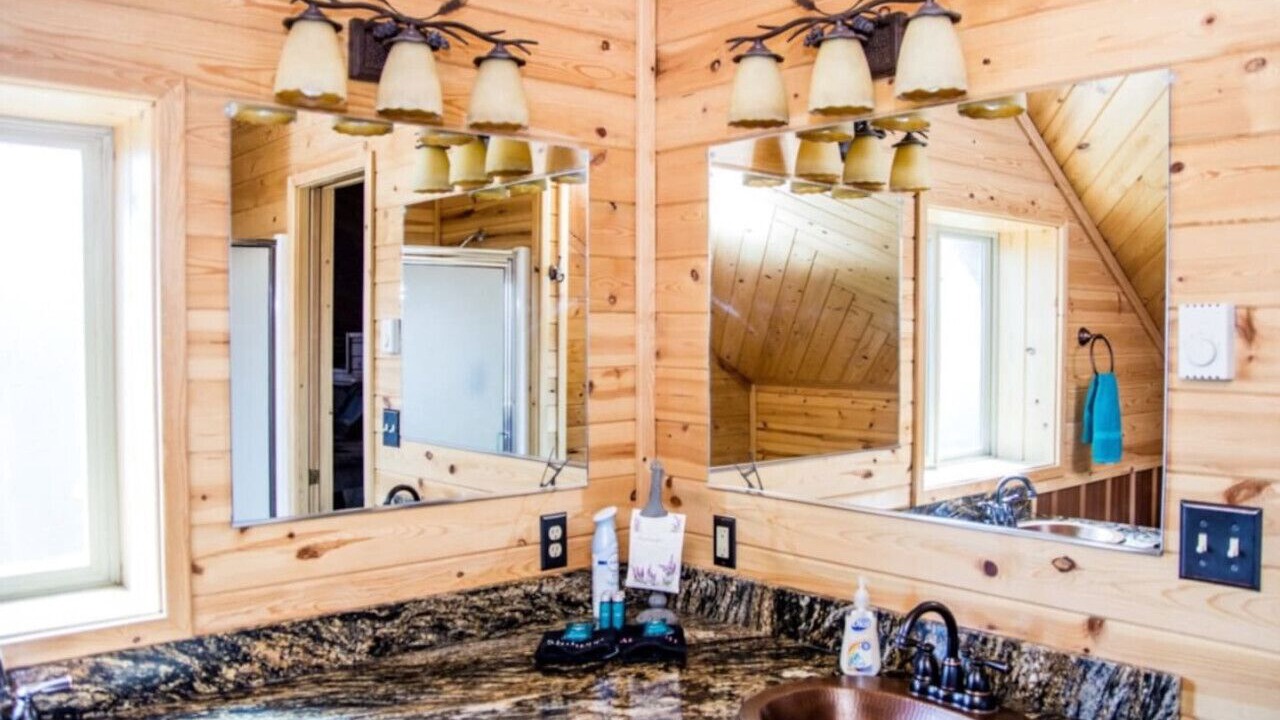 Photo of Bathroom in Island Park