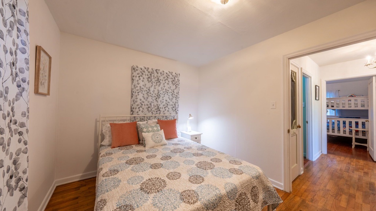 Photo of Bedroom in Longbranch