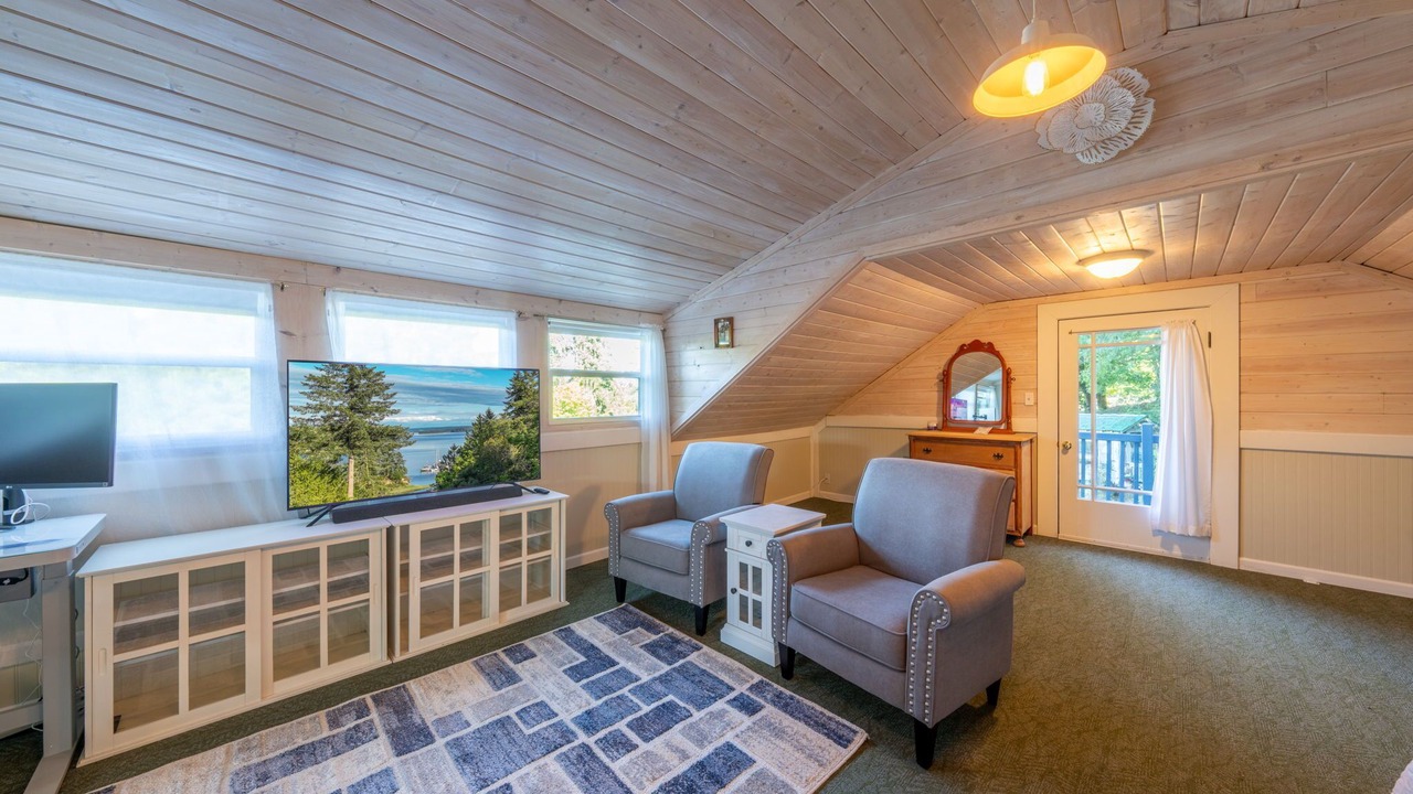 Photo of Livingroom in Longbranch