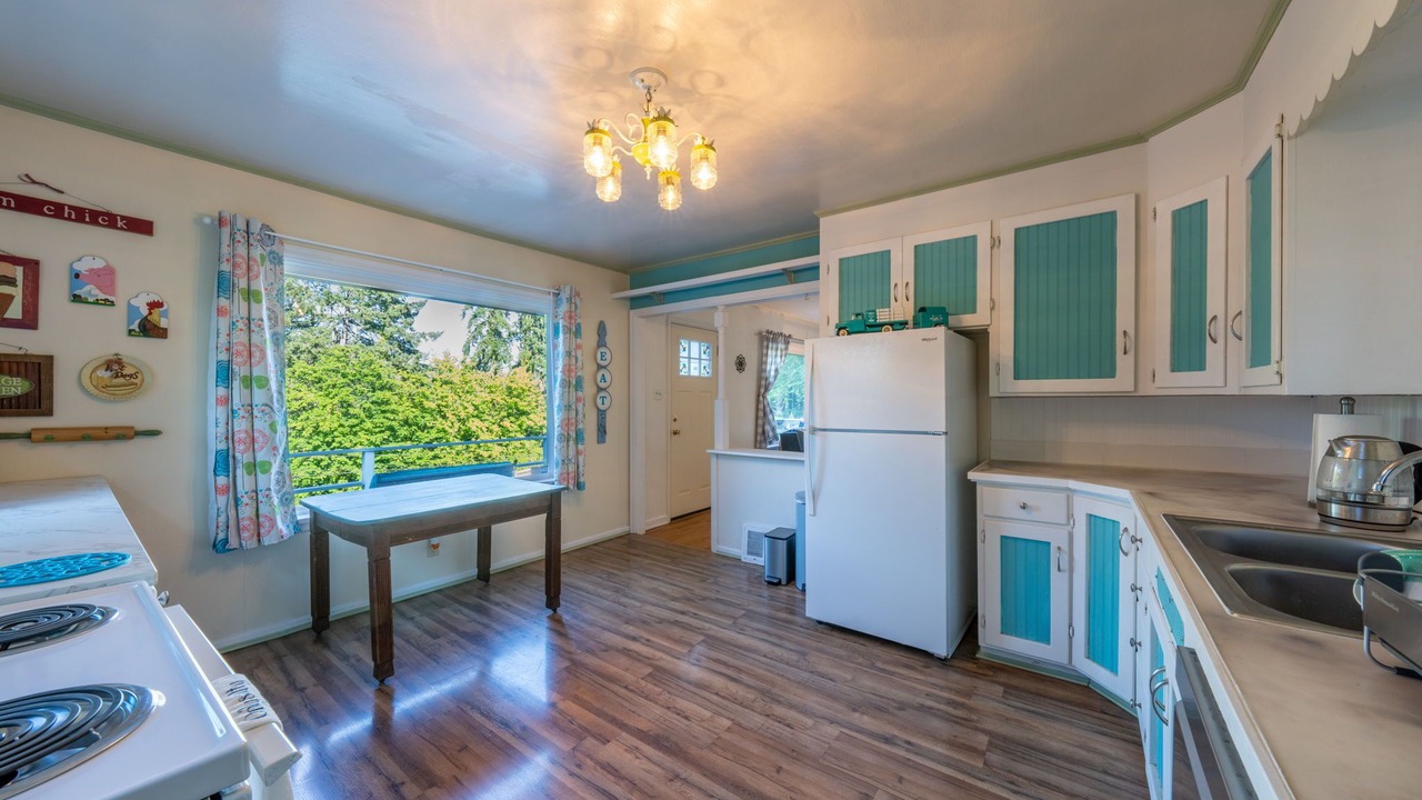 Photo of Kitchen in Longbranch