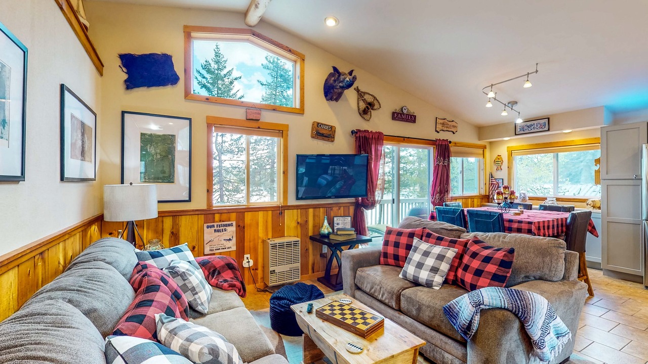 Photo of Livingroom in Loon Lake
