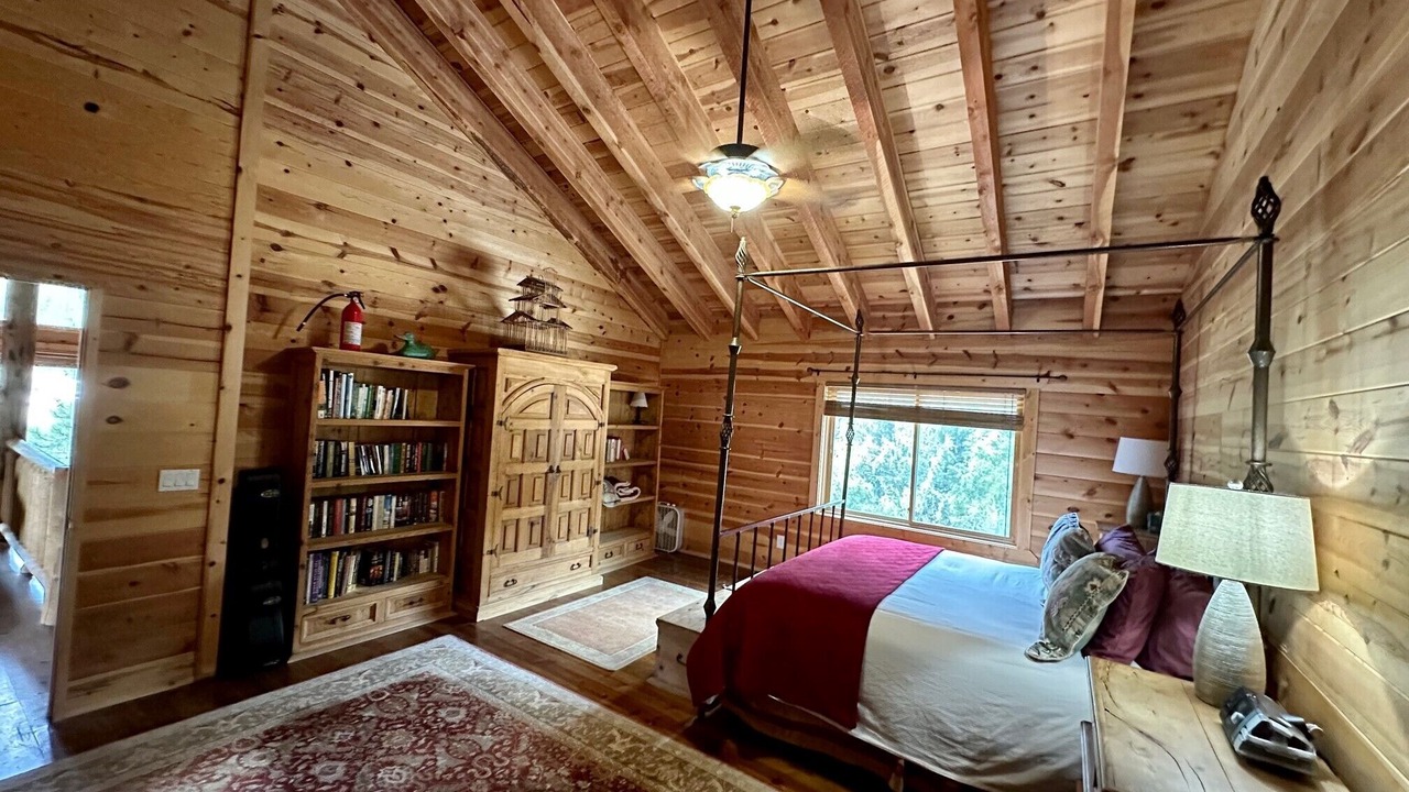 Photo of Bedroom in Mammoth Creek