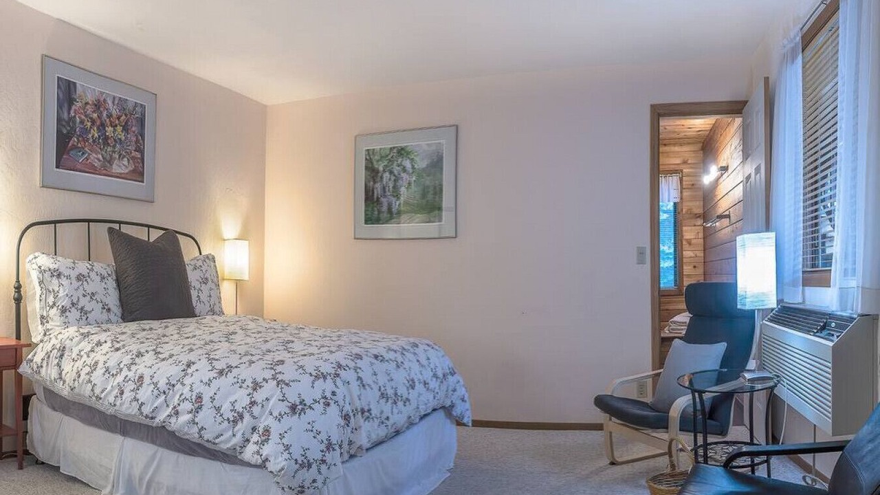 Photo of Bedroom in Ashland